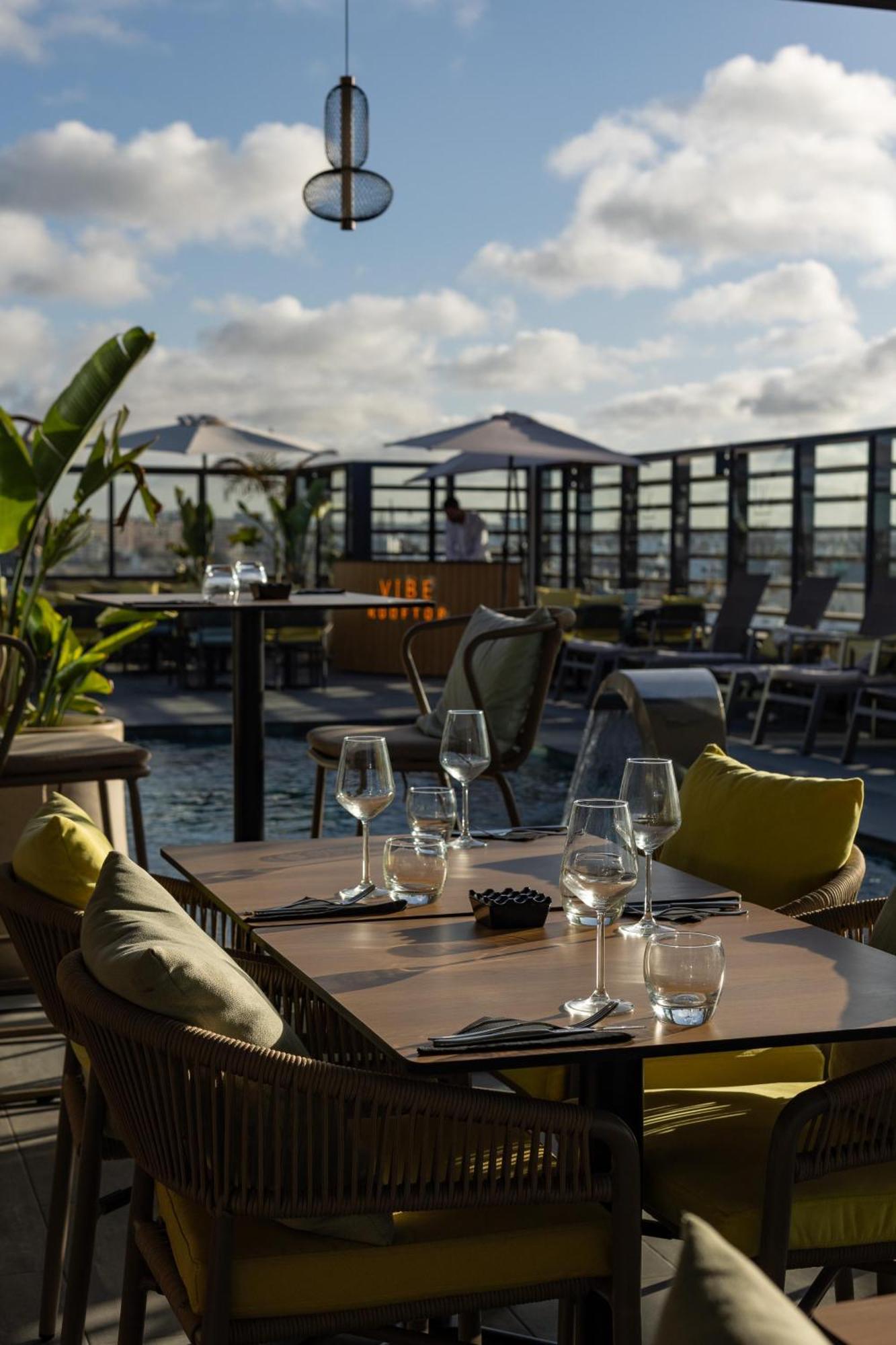 Готель Courtyard By Marriott Casablanca Downtown Екстер'єр фото